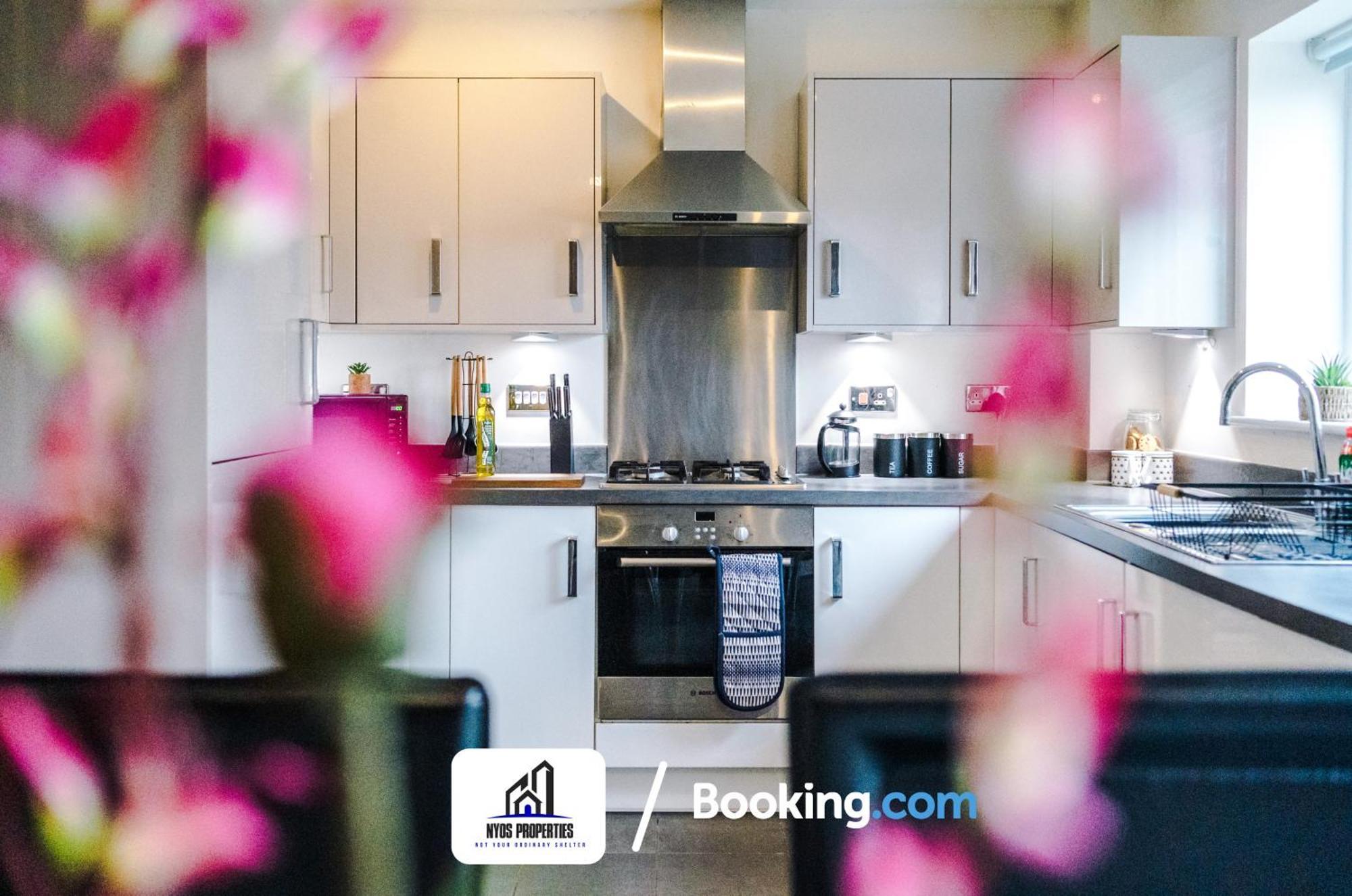 3 Bedroom House By Nyos Properties Short Lets & Serviced Accommodation Manchester With Parking ภายนอก รูปภาพ