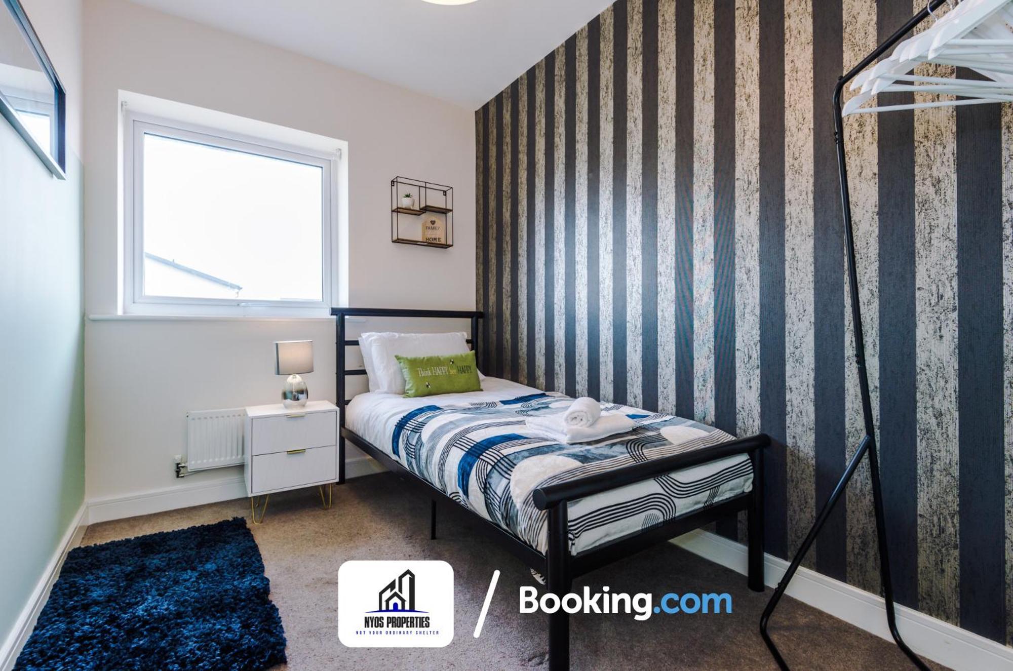 3 Bedroom House By Nyos Properties Short Lets & Serviced Accommodation Manchester With Parking ภายนอก รูปภาพ
